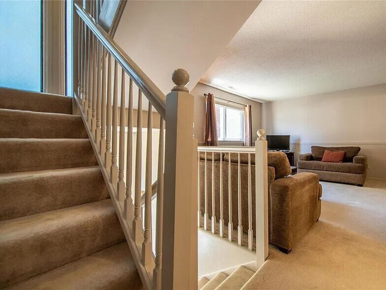 Building Photo - 129 Carmel Woods Dr