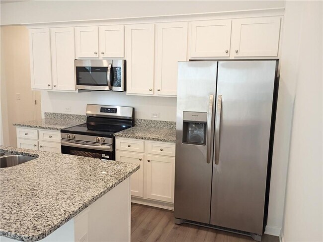 Building Photo - 124 Hazel Dr