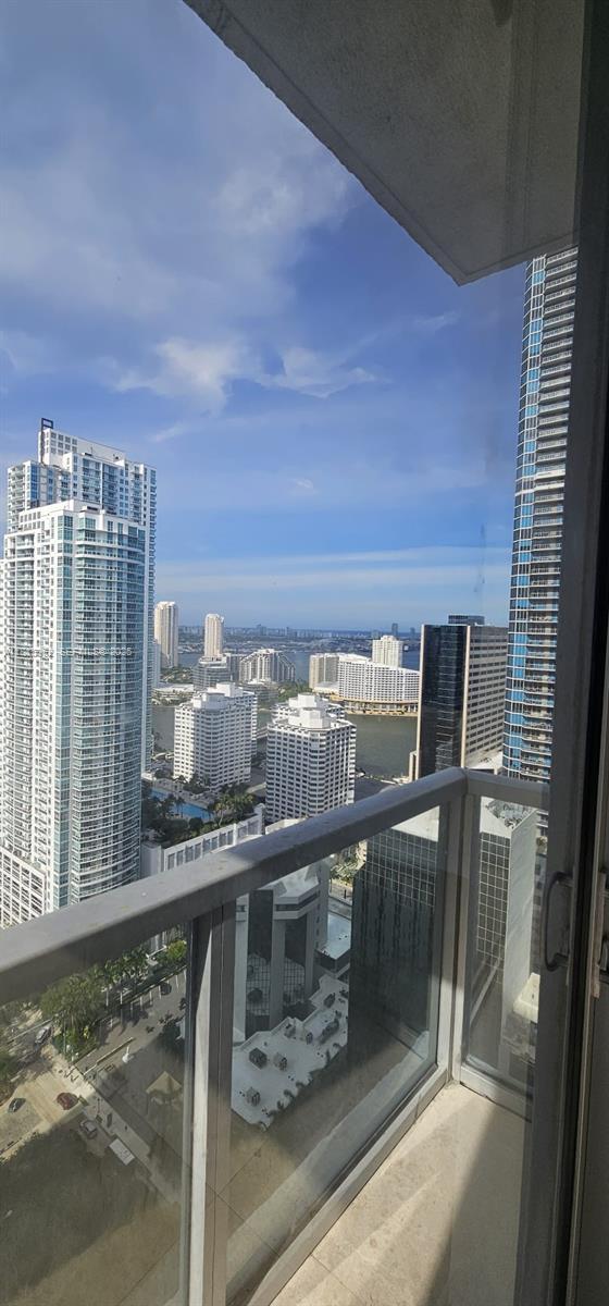 Building Photo - 1060 Brickell Ave