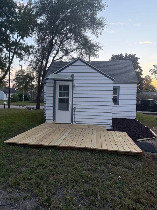 Building Photo - 1304 S 11th St