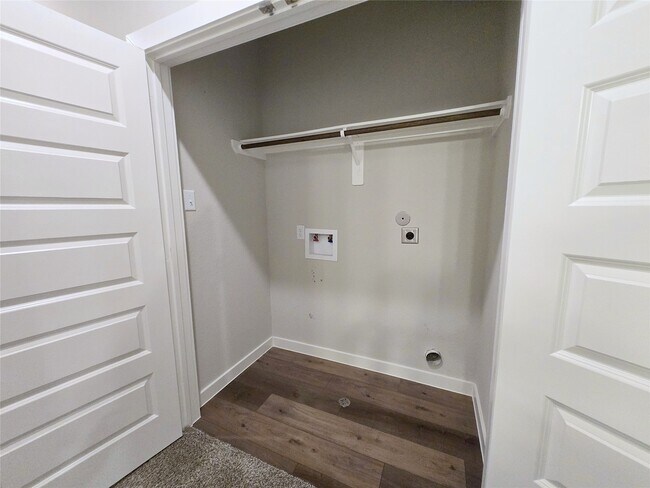 Building Photo - 9753 Grosbeak Ln