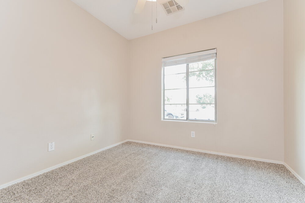 Building Photo - 15629 W MacKenzie Dr