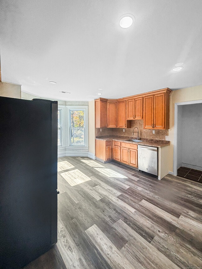 Building Photo - 358 Pomeroy Ave