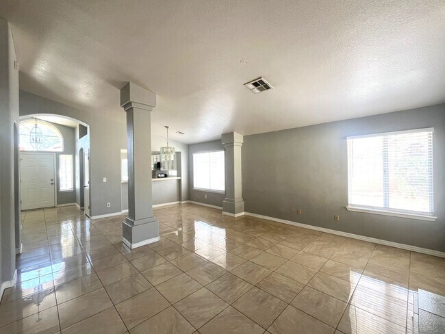 Building Photo - 3-Bedroom, 2-Bath House - Las Vegas, NV