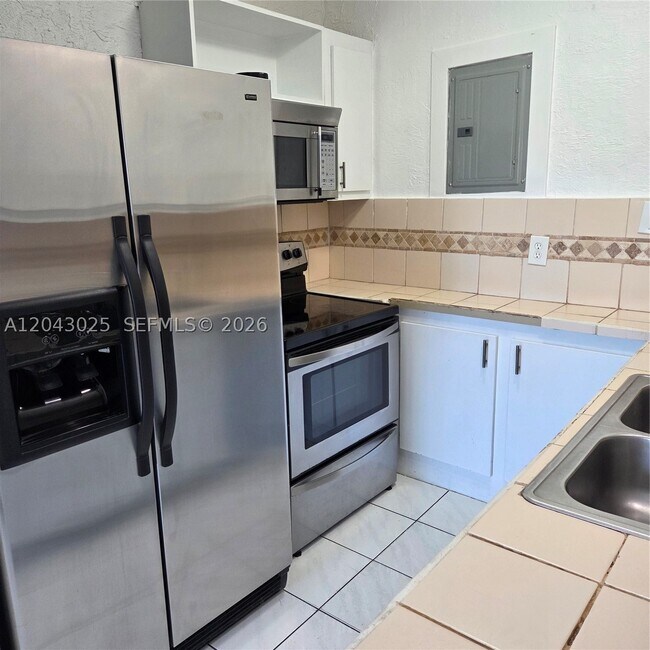 Building Photo - 8905 NW 28th Dr