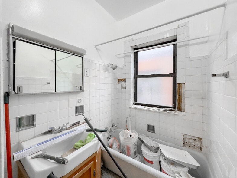 Building Photo - 1320 Oak Ave