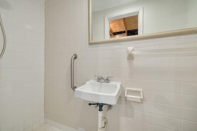 Building Photo - 3304 Bluebird Dr