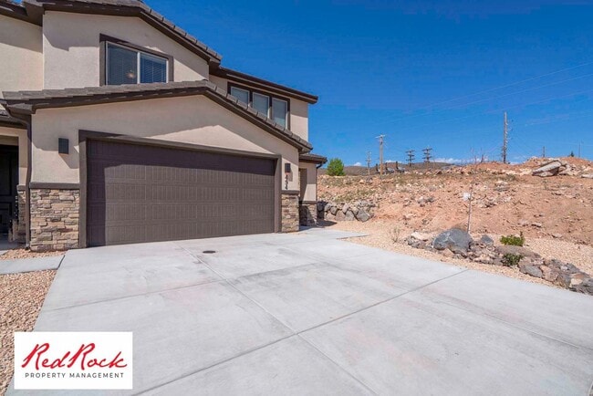 Building Photo - Spacious Townhome in Hurricane Heights