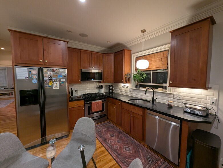 Building Photo - 35 White Pl