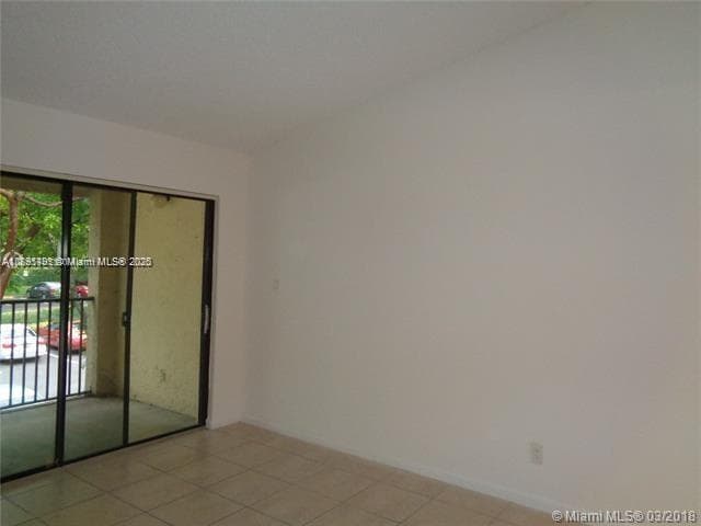 Building Photo - 650 S Park Rd