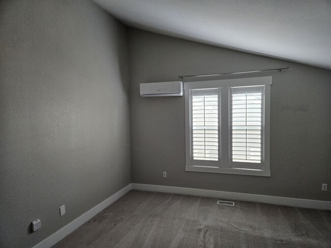 Building Photo - Wonderful townhome for rent in Nampa.  Near Lake Lowell.