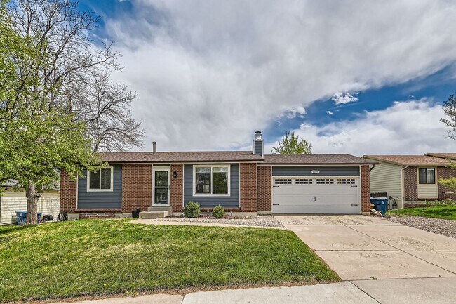 Building Photo - ***$500 Off First Months Rent** Remodeled 4 Bedroom 2 Bath House In Louisville!