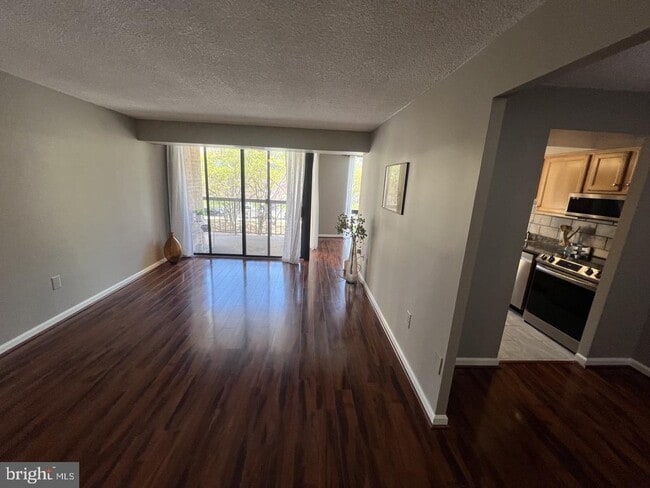 Building Photo - 4500 S Four Mile Run Dr