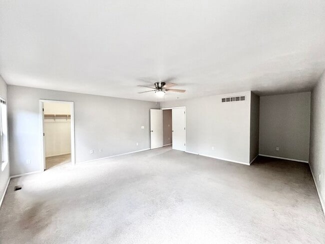 Building Photo - NEW CARPET & PAINT! Beautiful 3 Bedroom 2 ...