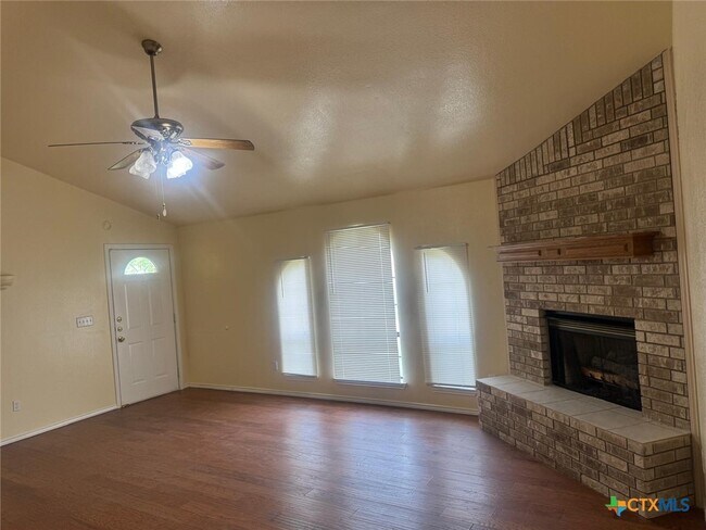 Building Photo - 2311 Old FM 440 Rd