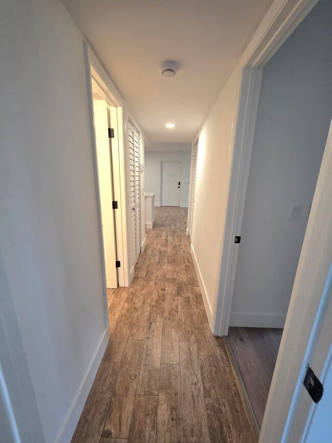 Building Photo - 209 Foxtail Dr