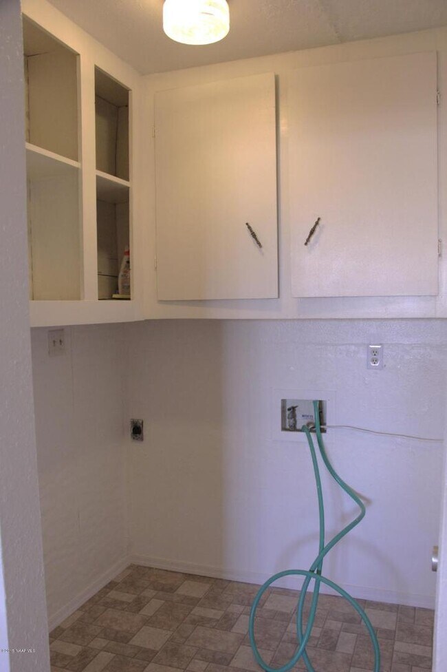 Building Photo - 817 W Gilmore St