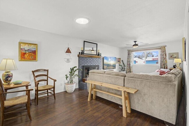 Building Photo - 1001 Ida Dr