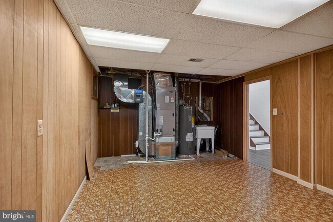Building Photo - 925 Chancellor St SW