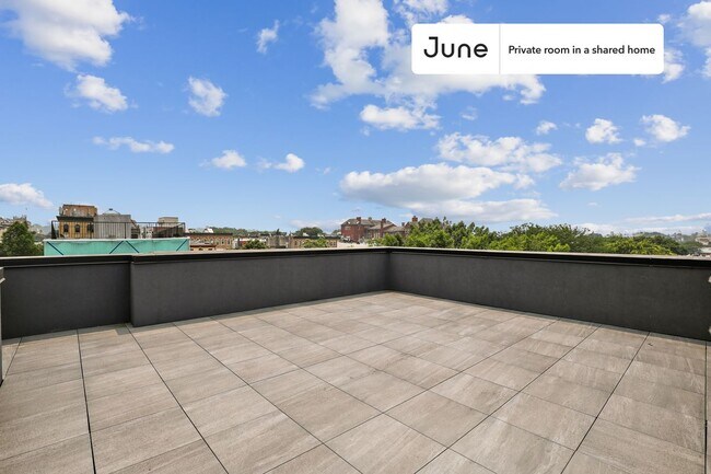 Building Photo - Private bedroom in 5 bed/3 bath Home