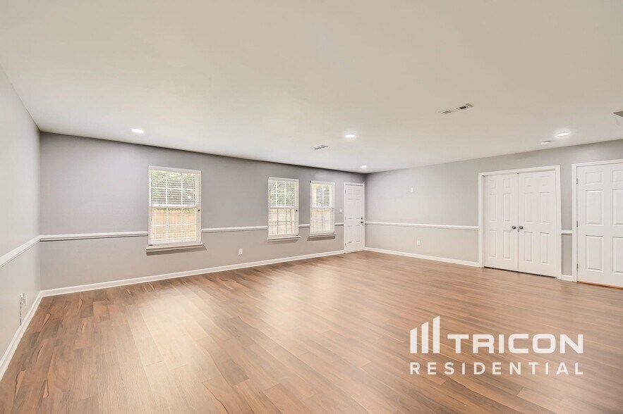 Building Photo - 3055 W Green Loop