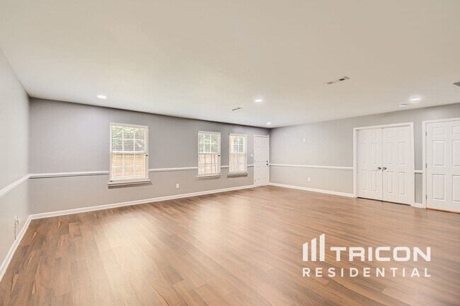 Building Photo - 3055 W Green Loop