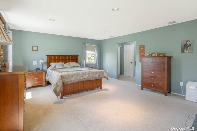 Building Photo - 2 Castle Ct