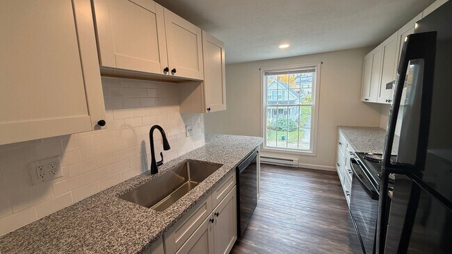 Building Photo - 12 Union St