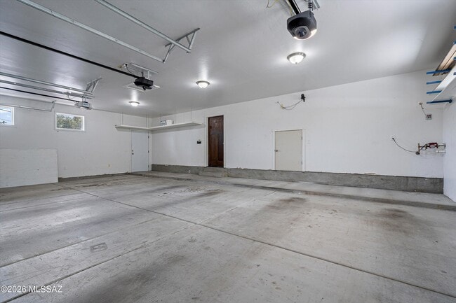 Building Photo - 2124 E 2nd St