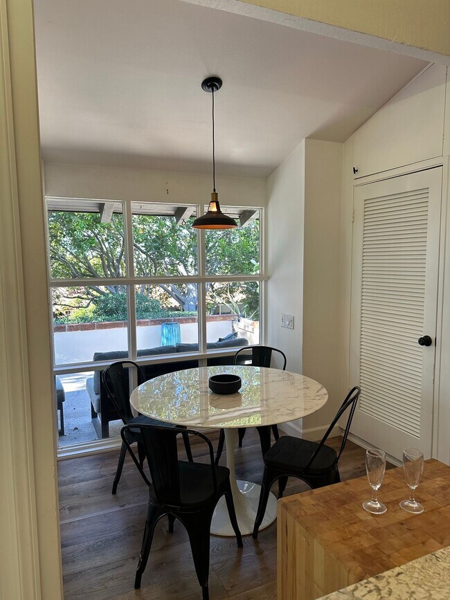 Building Photo - 303 Esplanade