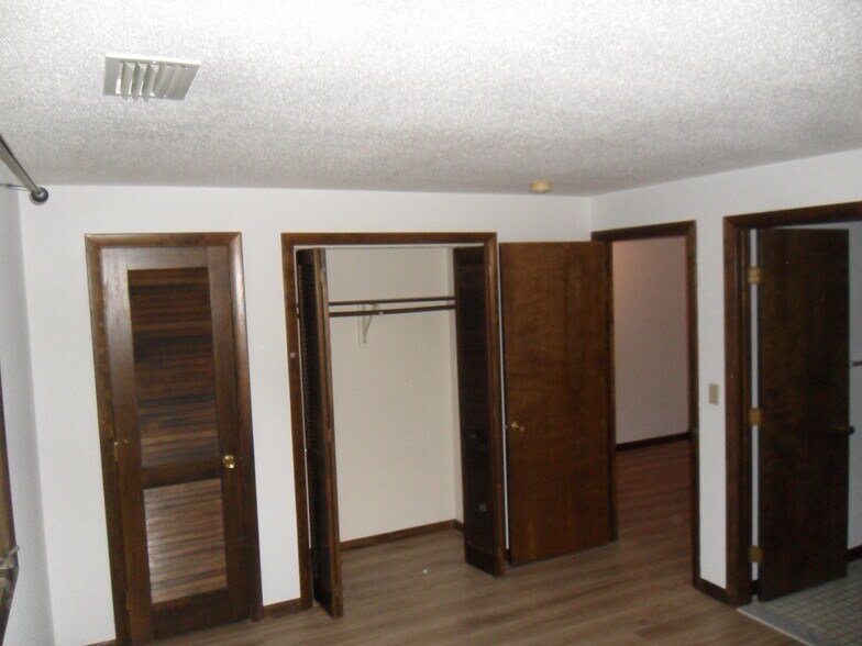 Building Photo - 177 Skyview Dr