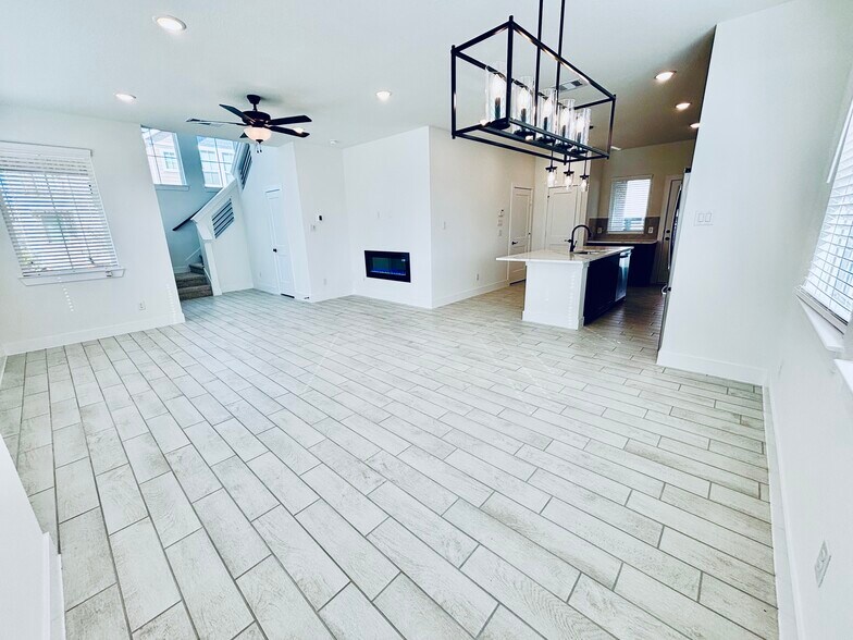 Building Photo - 15110 Dry Creek Junction Pl