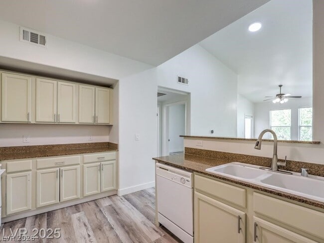 Building Photo - 10001 Peace Way