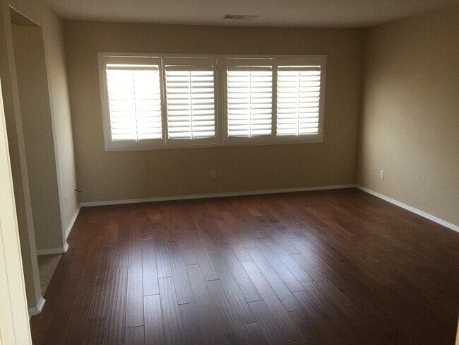 Building Photo - Executive Home!