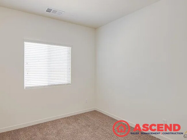 Building Photo - Alluring Home Off Hageman and Rudd Ave!