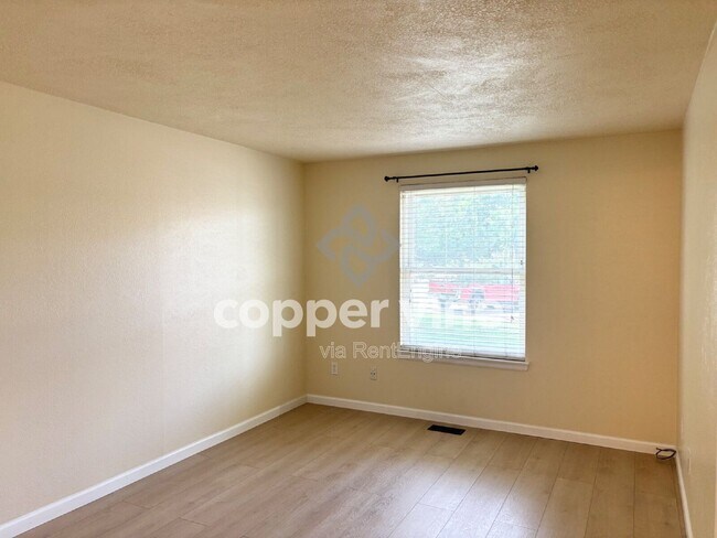 Building Photo - 4245 E 119th Pl