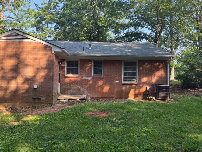 Primary Photo - Two bed one bath property in Madison Heigh...