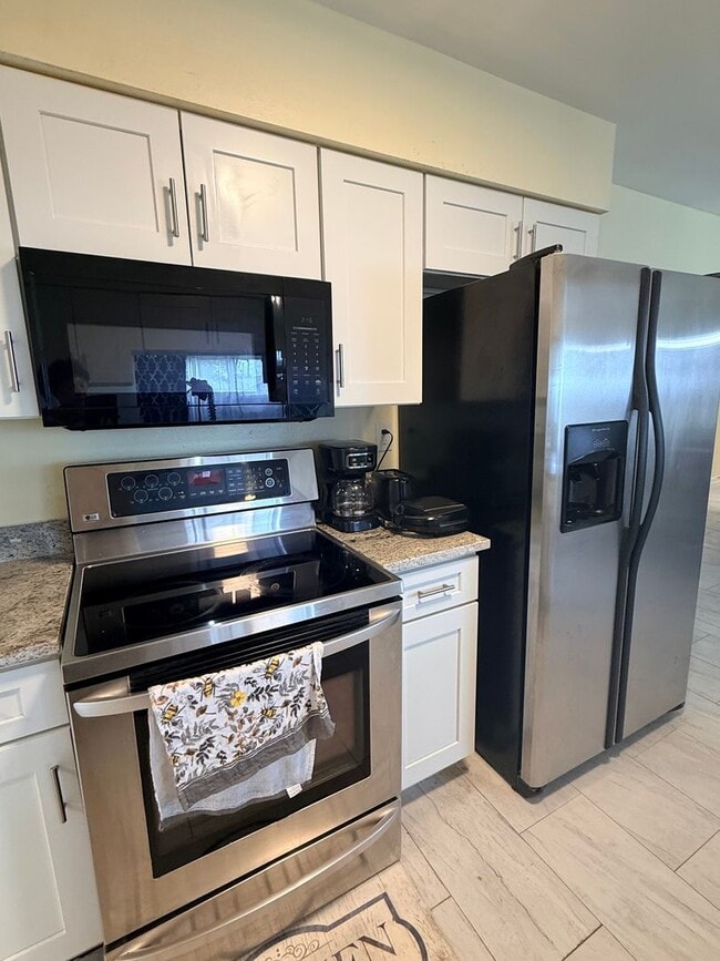 Building Photo - Beautifully Remodeled and updated Longwood beauty!  Call SHEILA C 407-687-7900