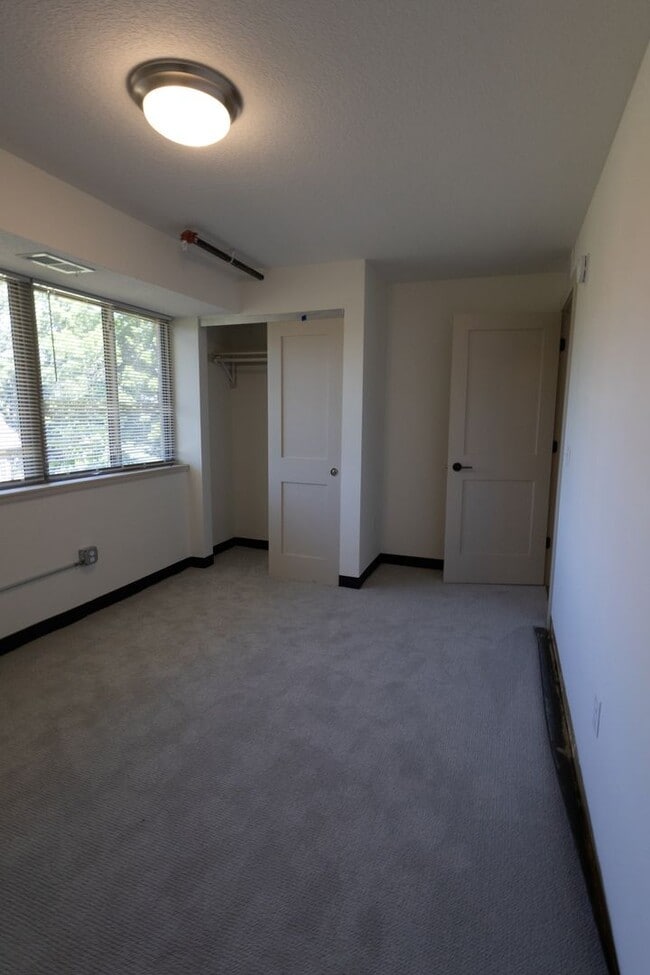 Building Photo - $1,450 / 2br - 560ft2 - RENOVATED 2BD, 1BA...