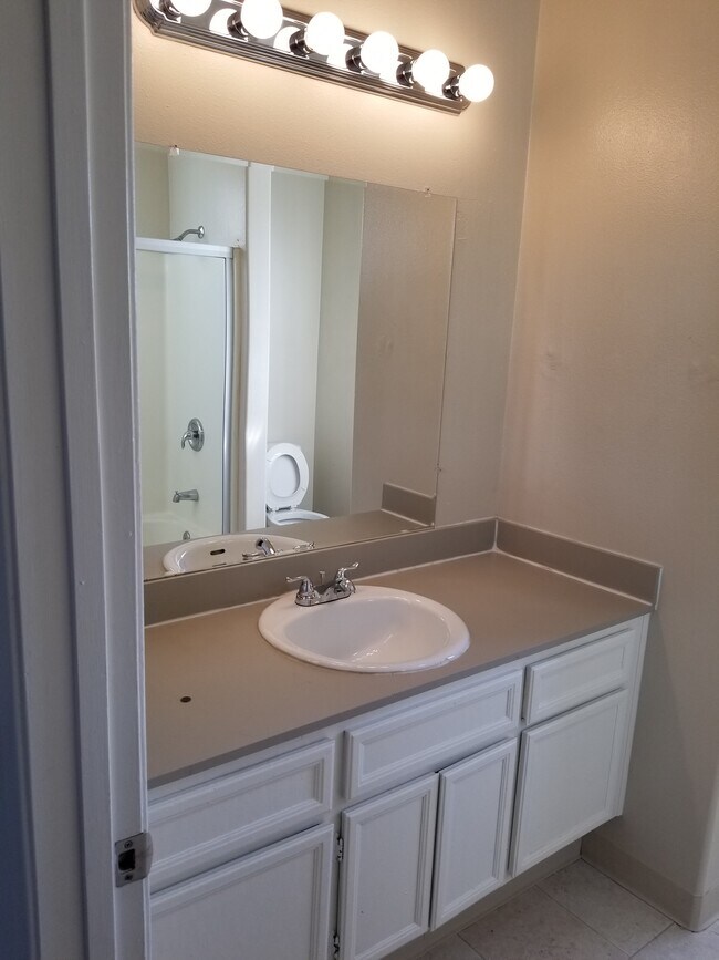 Building Photo - 1294 Elder Ave