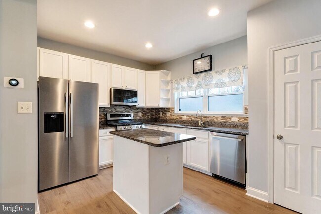 Building Photo - 43792 Sunset Terrace