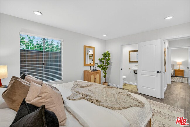 Building Photo - 1125 Pico Blvd