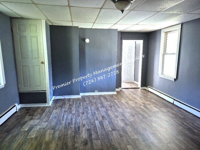 Building Photo - 421 Schiller St