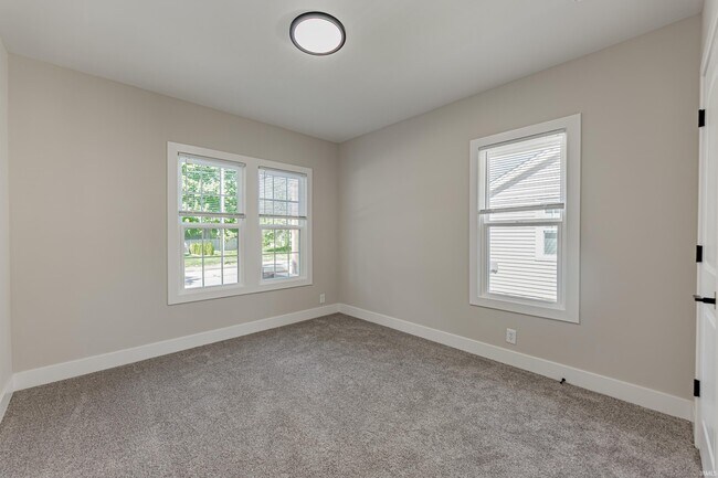 Building Photo - 808 S Cullen Ave