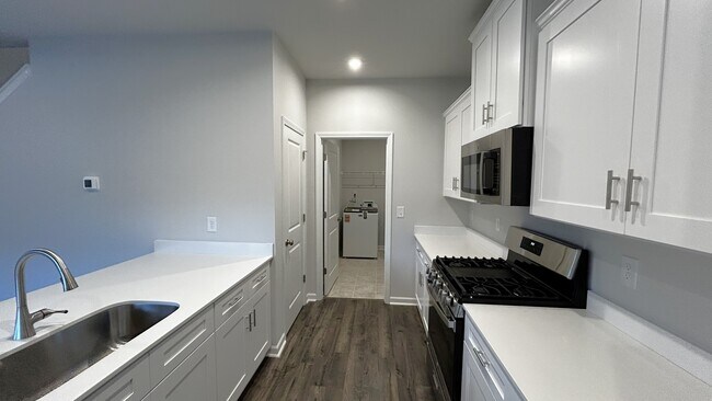 Building Photo - 403 Mariene Dr