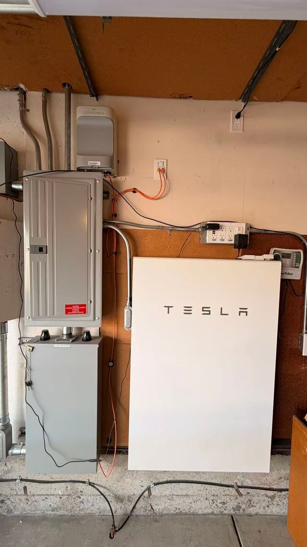 Building Photo - 3Bed/2.5Ba Tri-Level Home with Views, Solar, and Private Yard – Glen Park