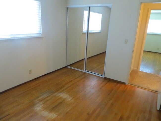 Building Photo - Fantastic Central Dublin Location!