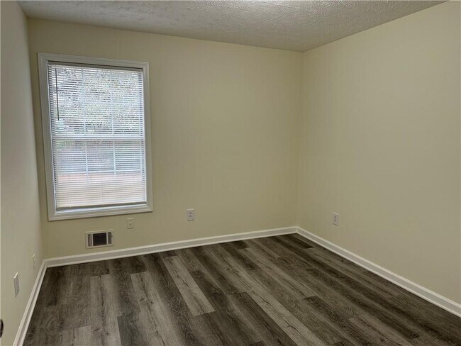 Building Photo - 60 Bacchus Dr