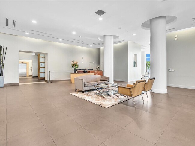 Building Photo - 665 NE 25th St