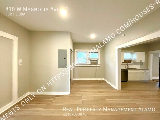 Building Photo - 810 W Magnolia Ave